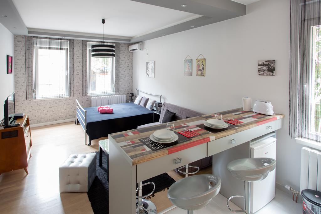Lea Apartment Белград Екстериор снимка